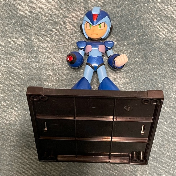 Mega Man on Platform - Picture 3 of 8